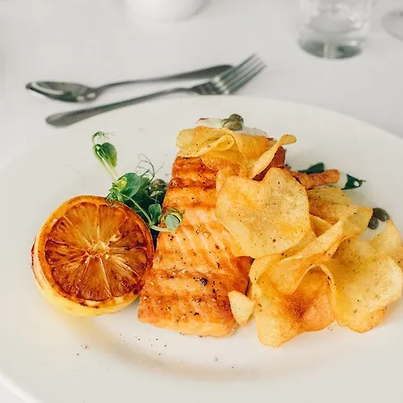 Airport Mara Готель