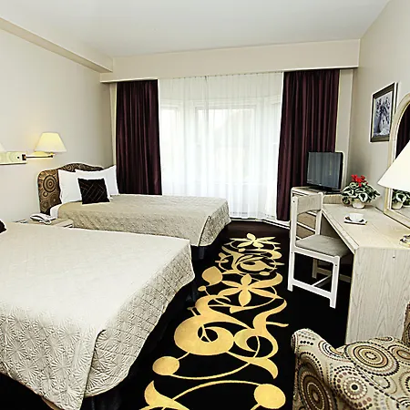 מלון Airport Mara 3*