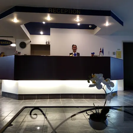 Airport Mara فندق