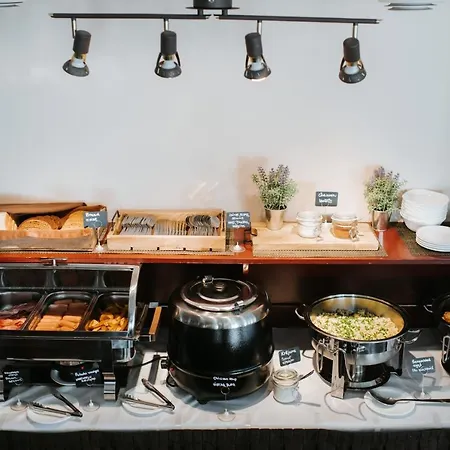 Airport Mara Готель