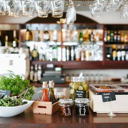 Готель Airport Mara